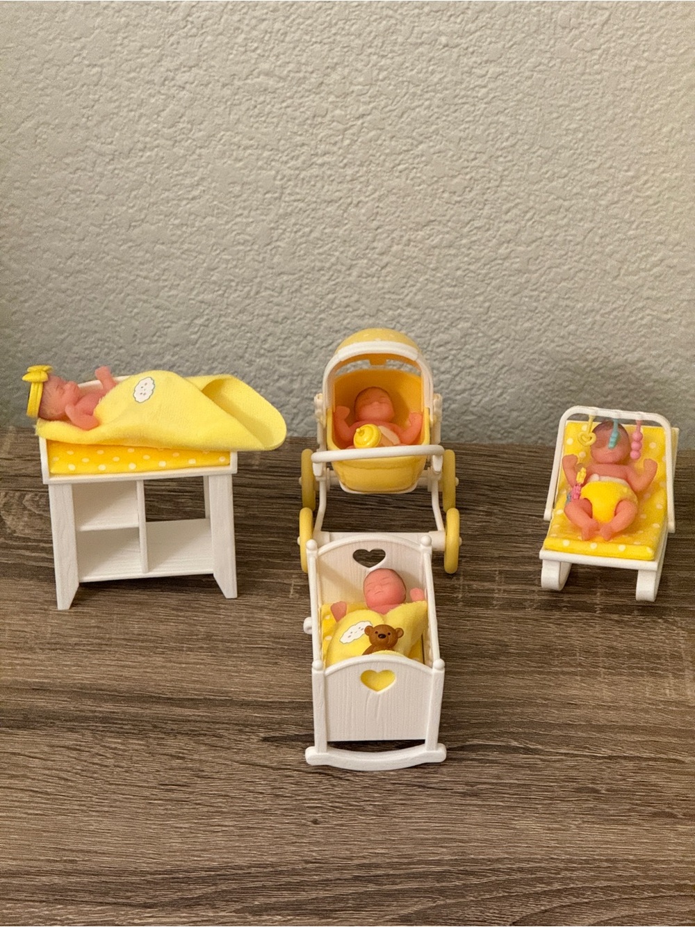 Zuru My Mini Baby Series 1
Bundle Yellow